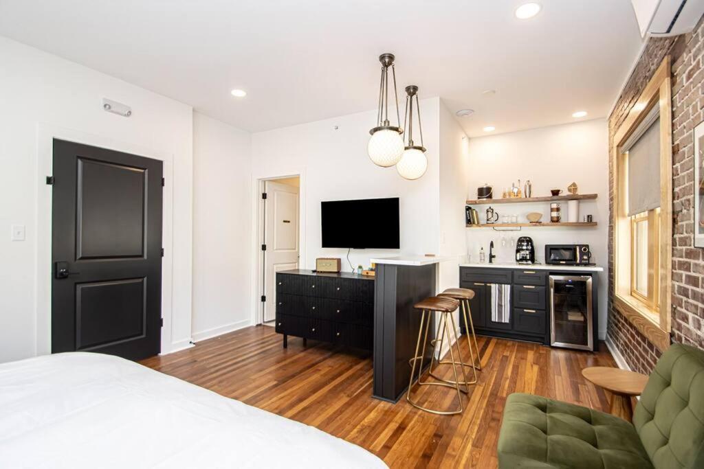 King Bed Stylish Studio In Heart Of Downtown Room # 200 Hot Springs Exterior foto